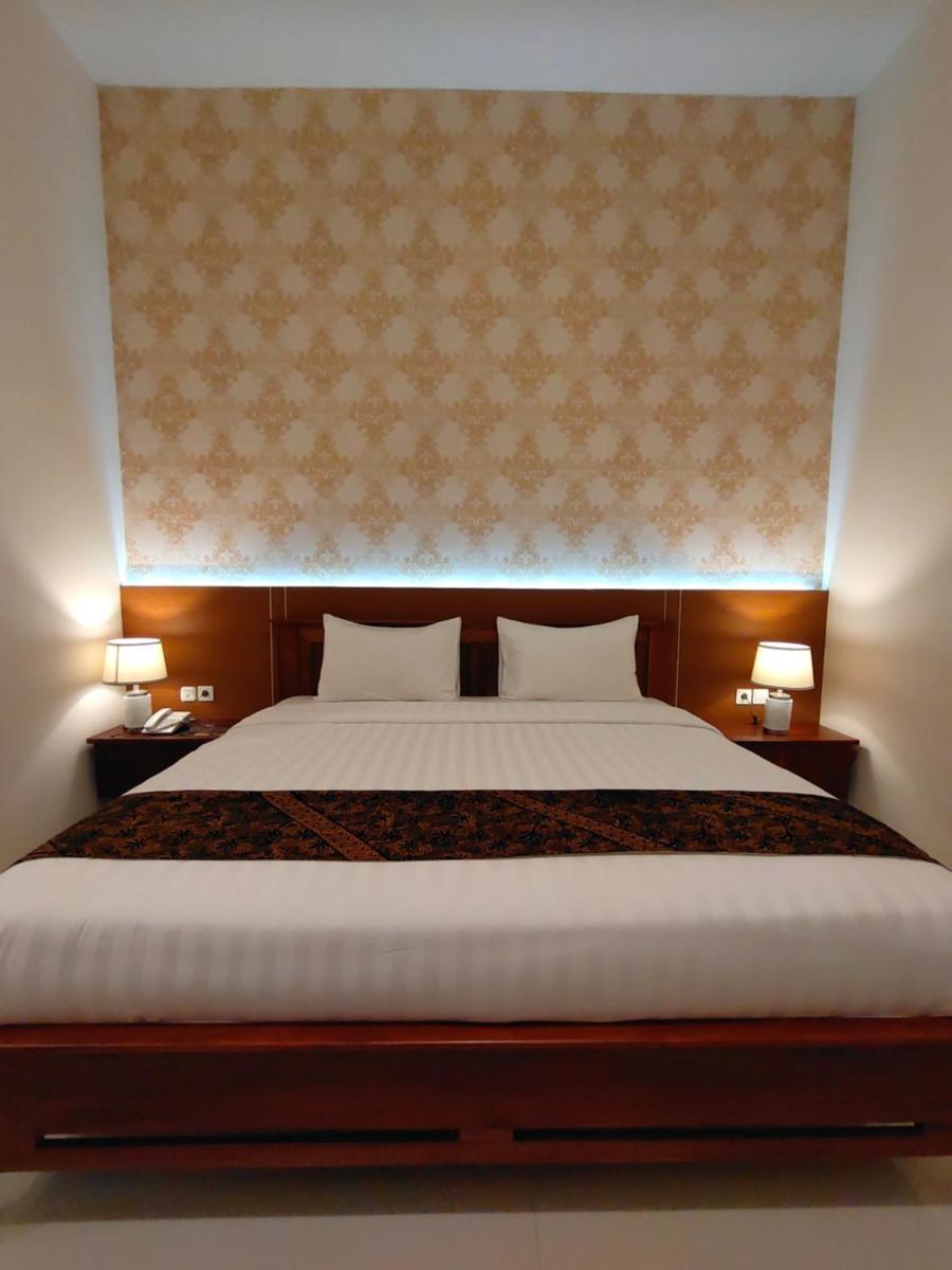Dreamland Hotel And Lounge - Housity