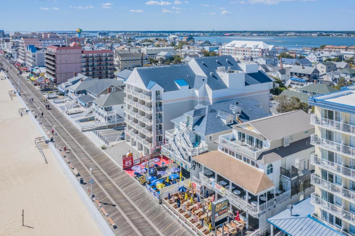 Boardwalk Terrace - Housity