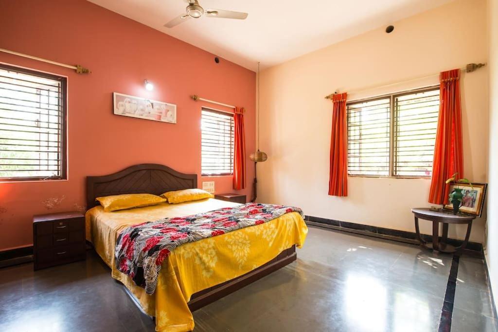 Vamoose Hanchina Mane - Housity