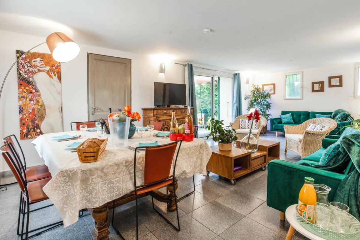Villa Provençale avec Jardin et Piscine Privée à Beaumes-de-Venise - Housity