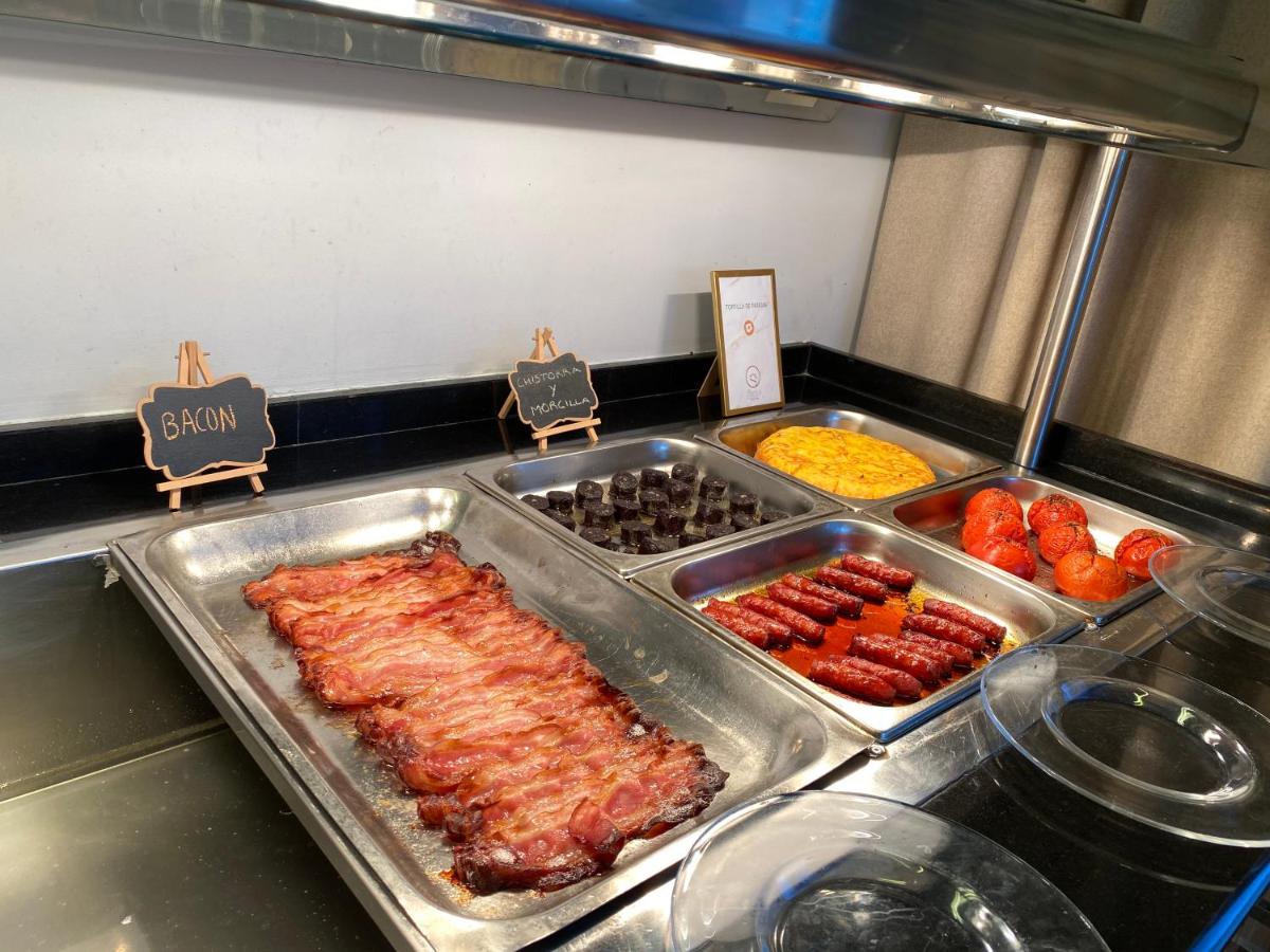 Comida en o cerca de este apartahotel