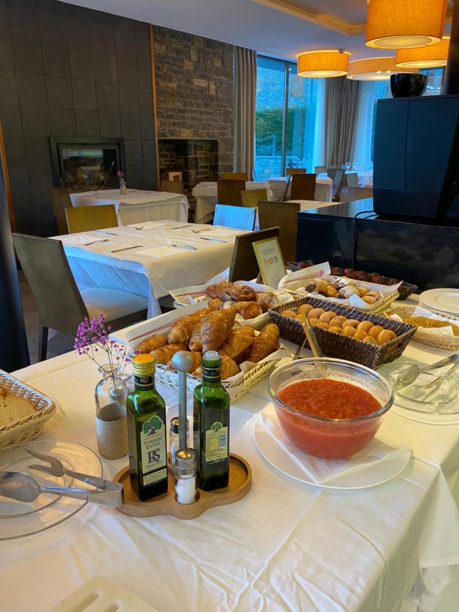 Comida en o cerca de este apartahotel