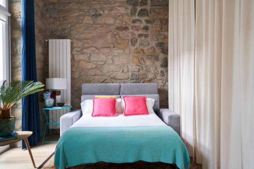 Unique and Stylish Apt in the heart by Santiago withAC - Housity