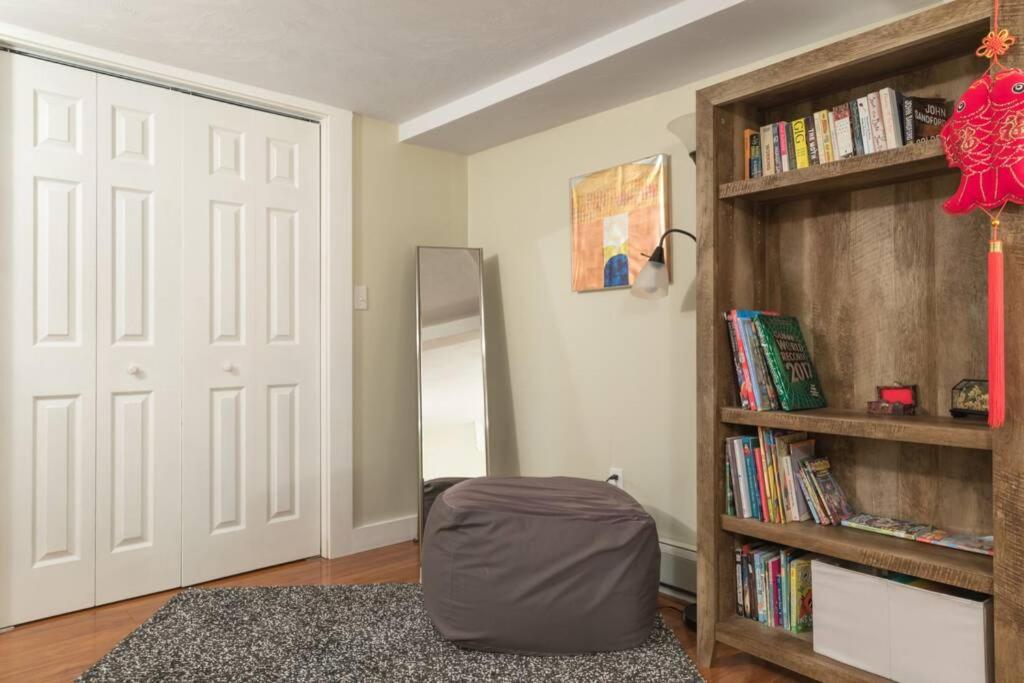 Parking - Private Entrance - King Beds - Housity
