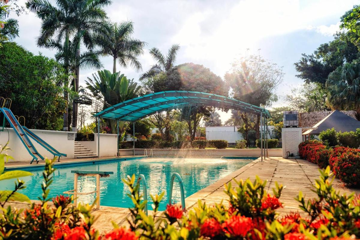 Villa Blanca Suites - Housity