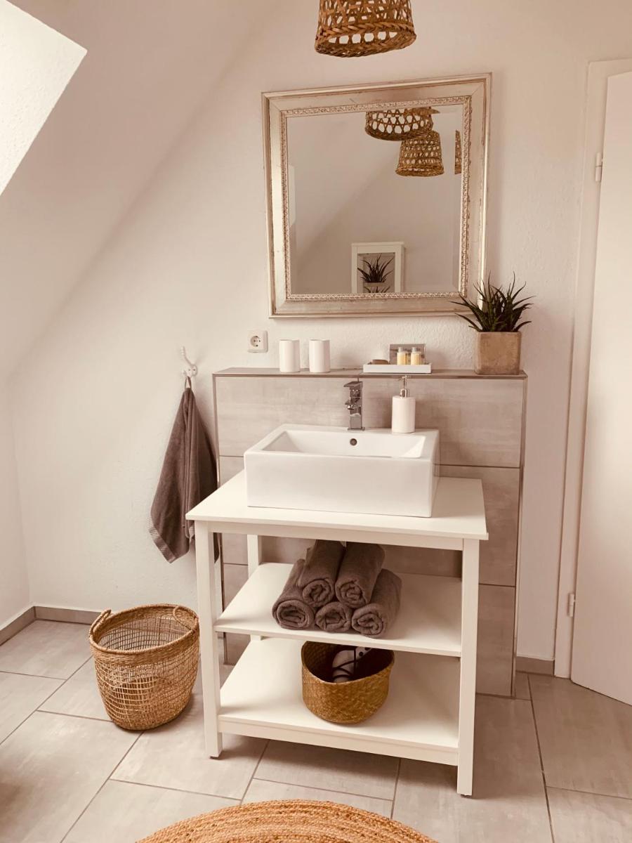 mitten im dorf - Housity