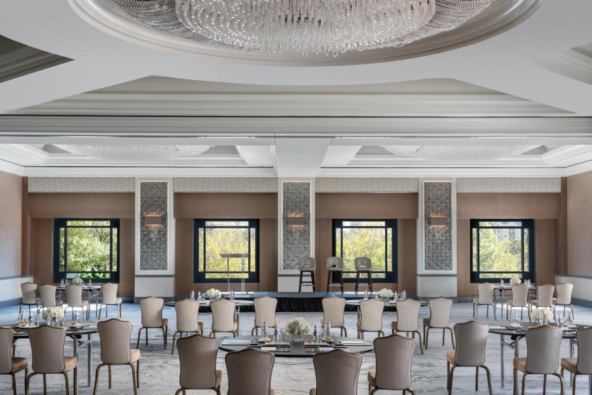 Four Seasons Hotel Atlanta - Housity