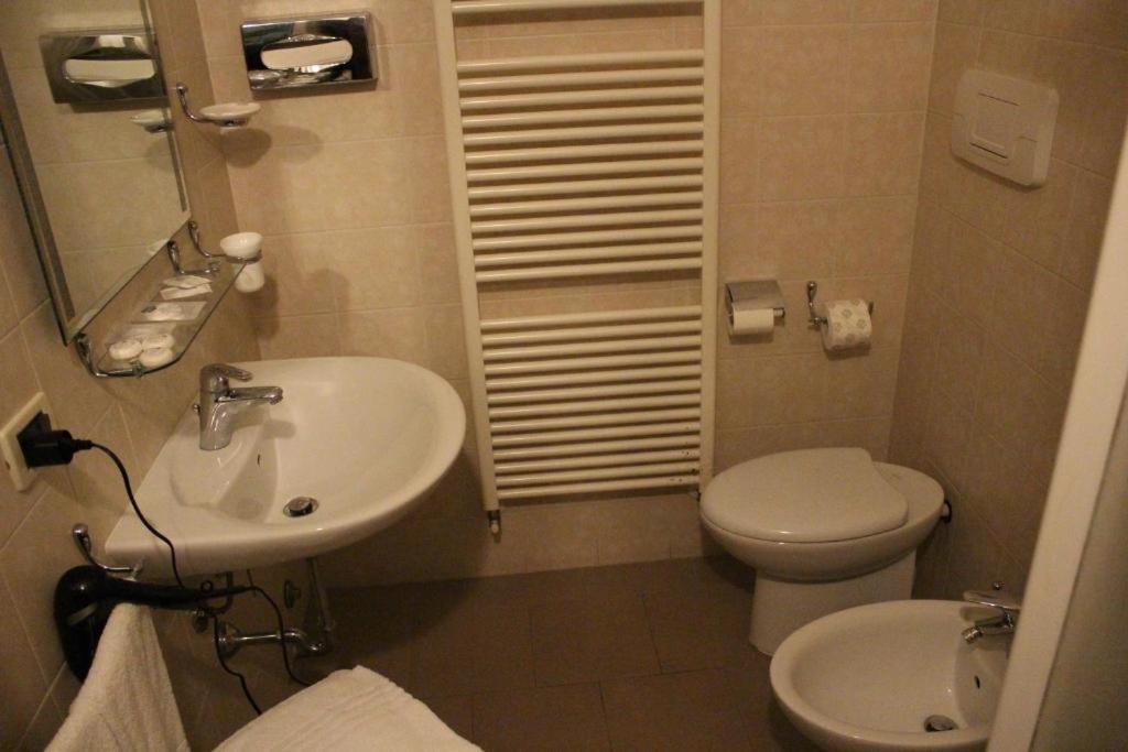 Hotel Riverside - Housity