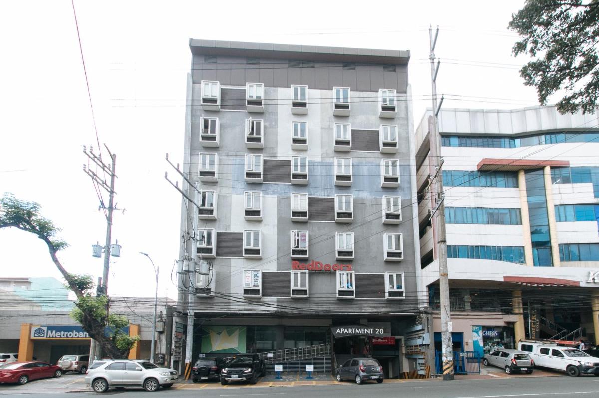 RedDoorz Plus @ Kamuning Quezon City - Housity