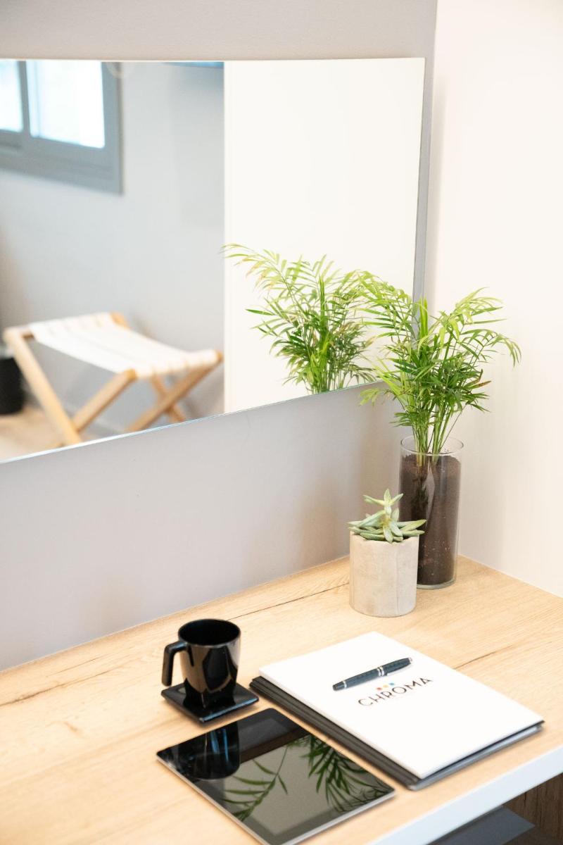 Suitetrails - CHROMA FASHION ROOMS & APARTMENTS