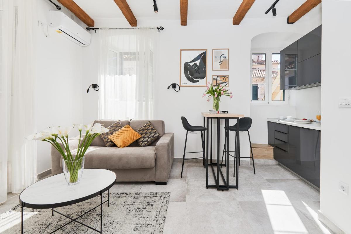 Old Town Casa Dameo Apartments - Housity