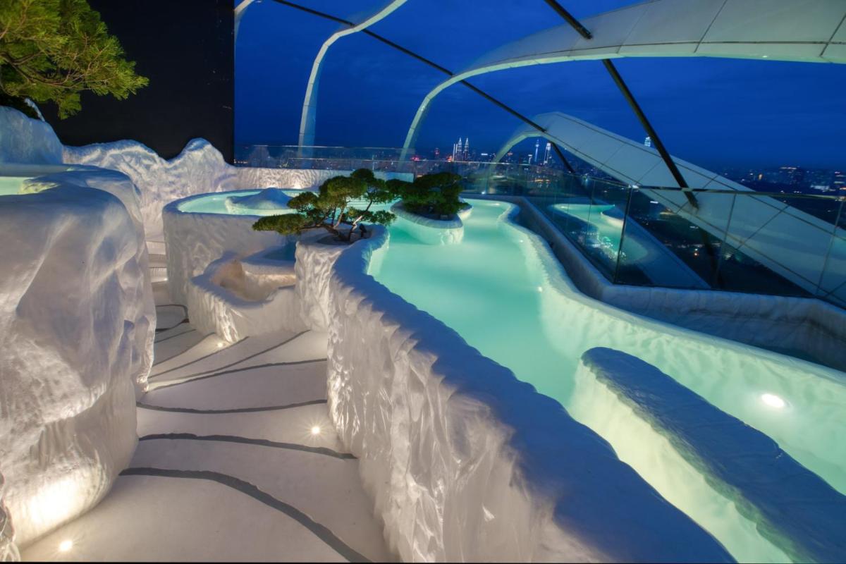 Arte Mont Kiara Luxury Suite with Heated Jacuzzi Pods - Free Parking - Next to MITEC- by The Stay Hub - Hizvo