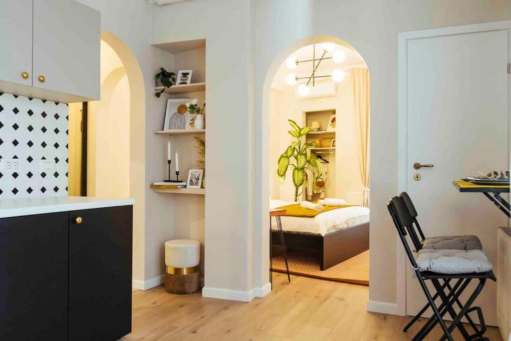 Stunning views - Top Location - Netflix + Balcony - Housity