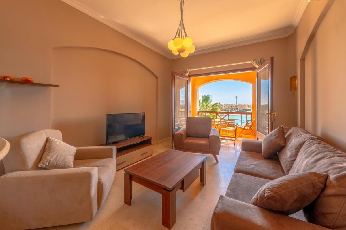 Sabina Classy 1 BR Apartment Lagoon view & Pool El Gouna - Hizvo
