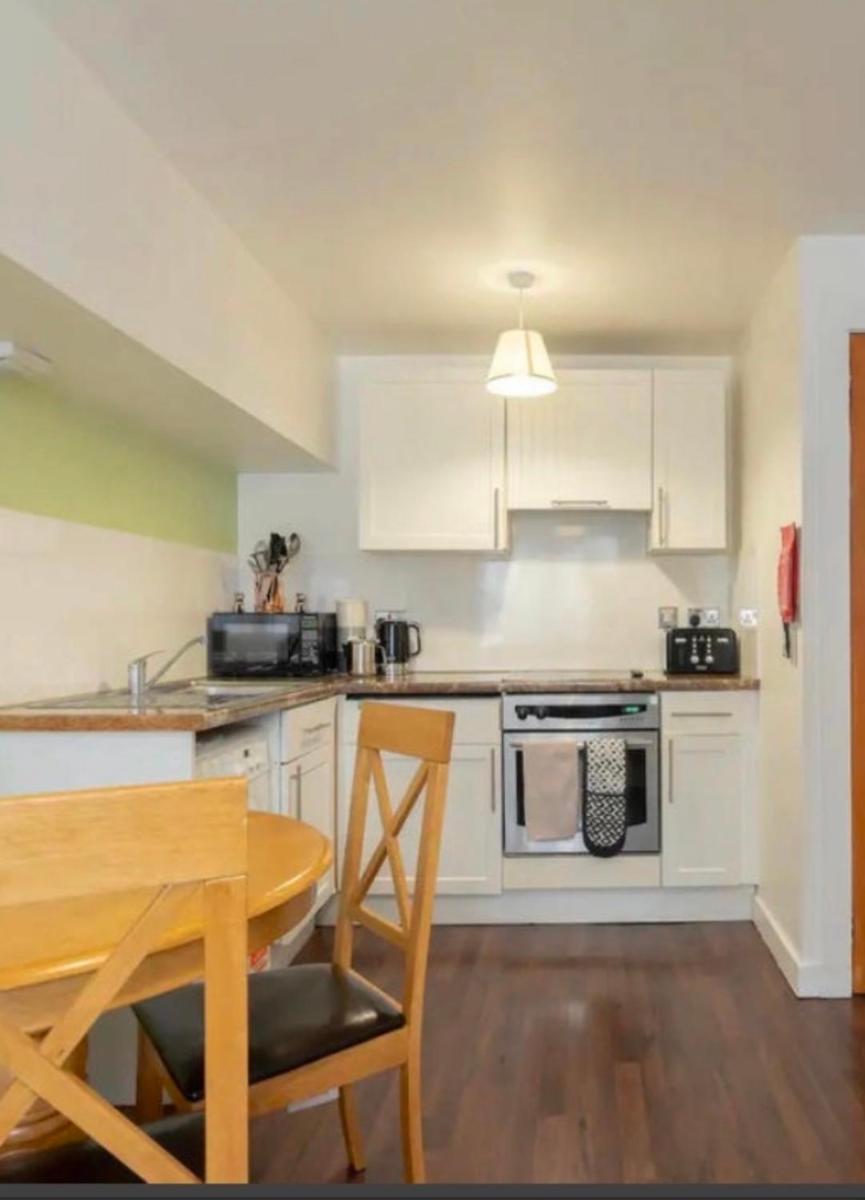 Smart 2 Bed Apartment Edinburgh City Centre Old To - Housity