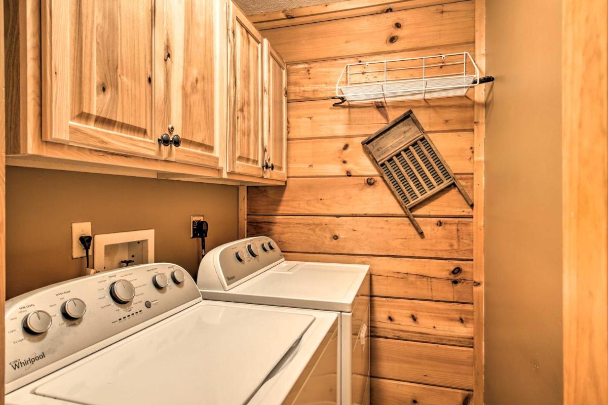 Luxe Fightingtown Creek Cabin 2 King Suites and Spa - Housity