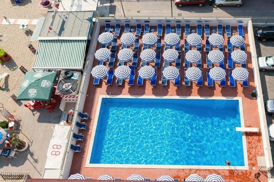 Hotel Majestic - Housity