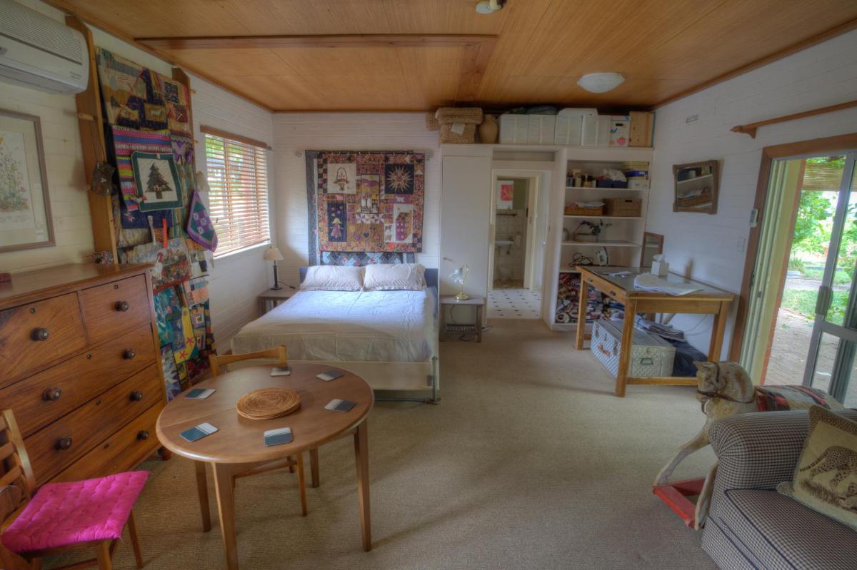 Quilters Studio - Housity