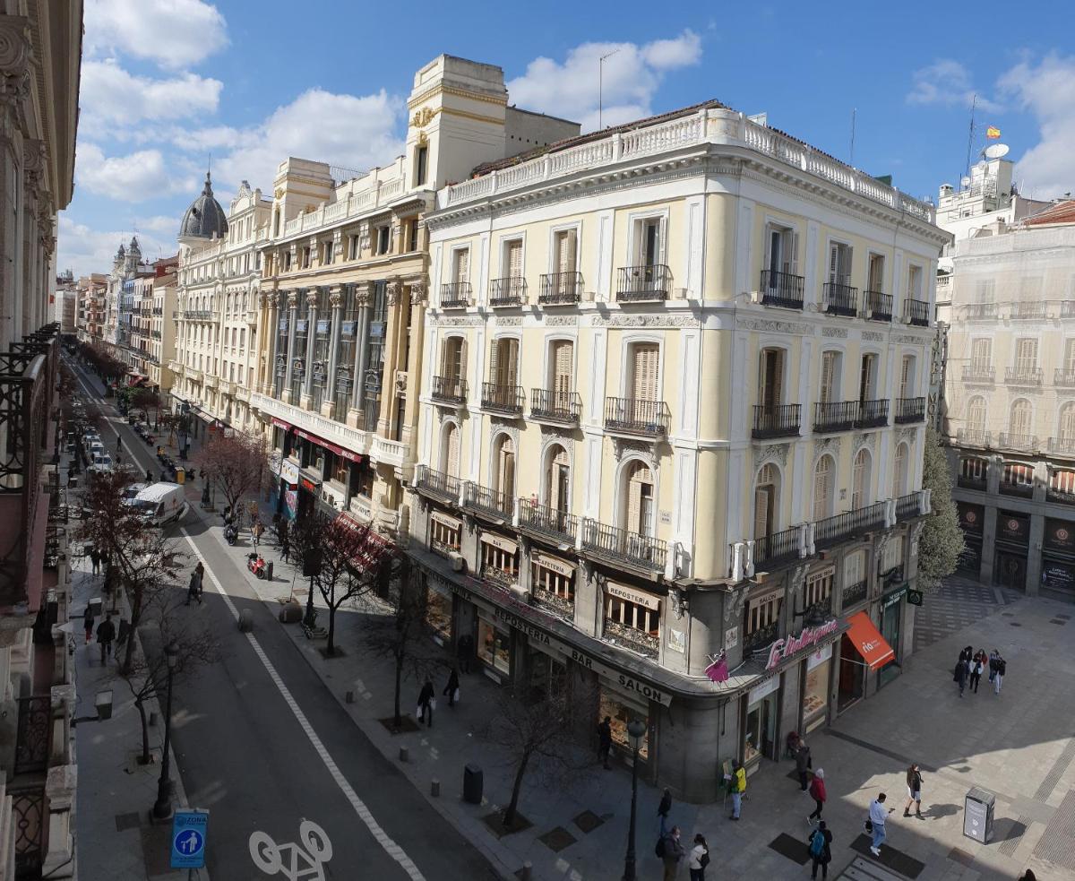 Hostal Riesco - Housity