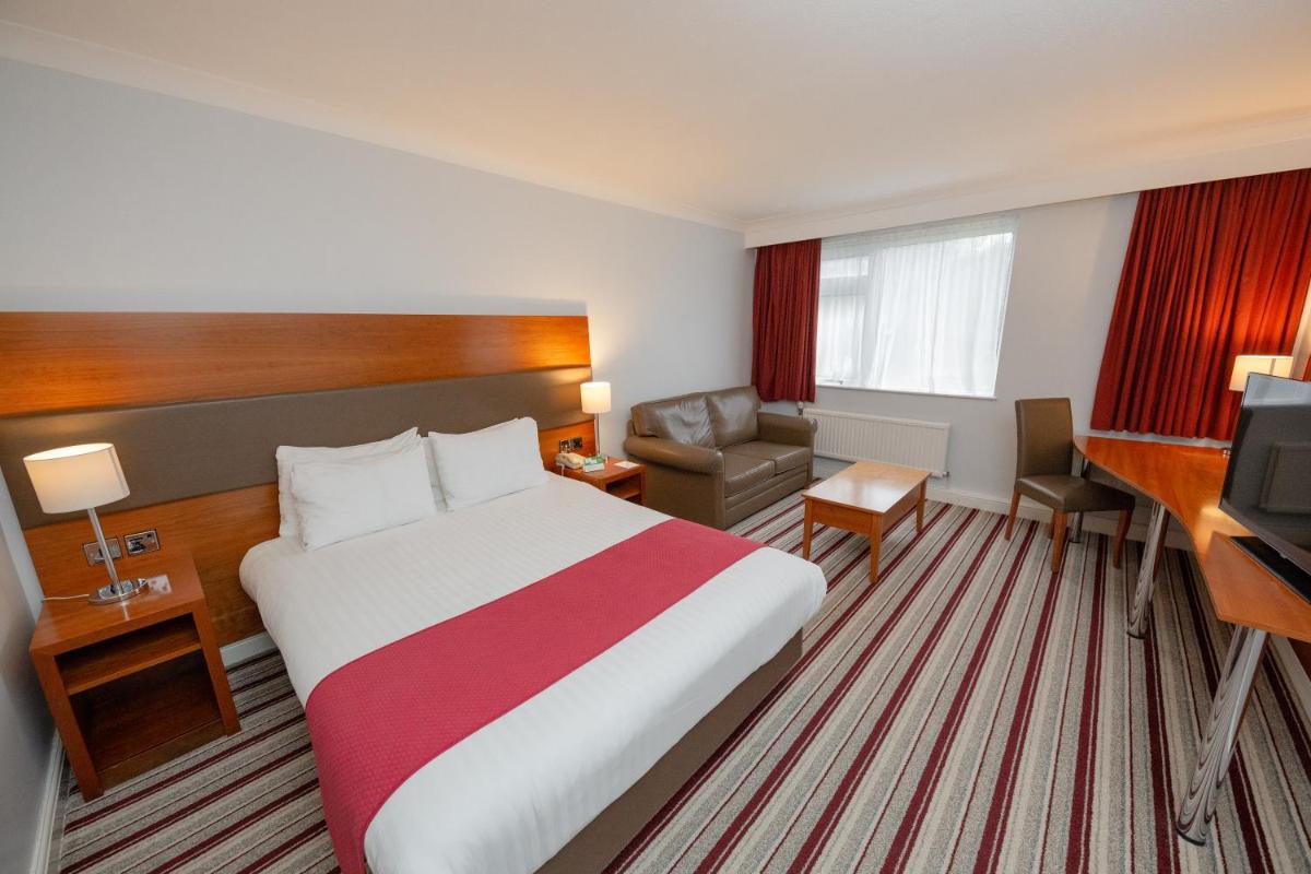 Holiday Inn Newport, an IHG Hotel - Housity