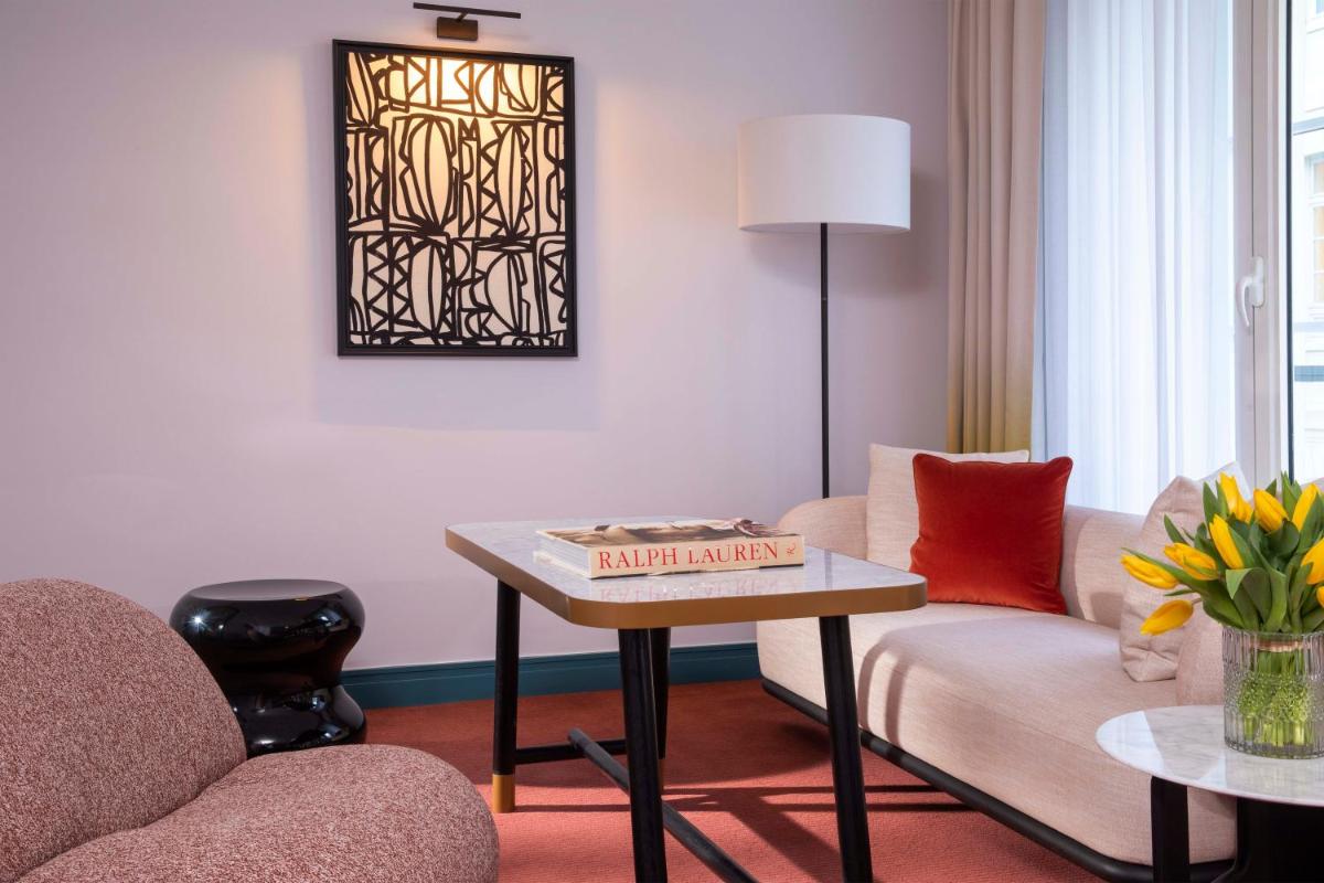 Coin salon dans l'établissement Hôtel Bel Ami