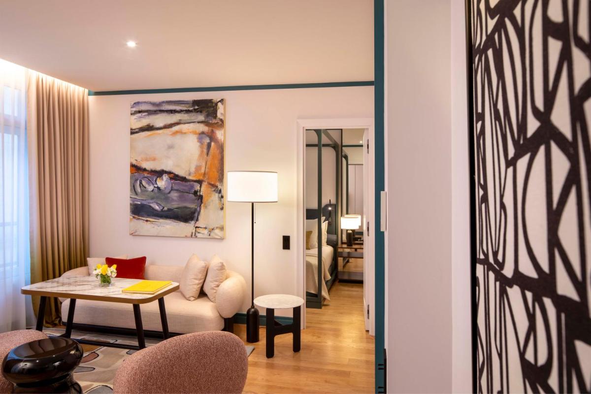 Coin salon dans l'établissement Hôtel Bel Ami