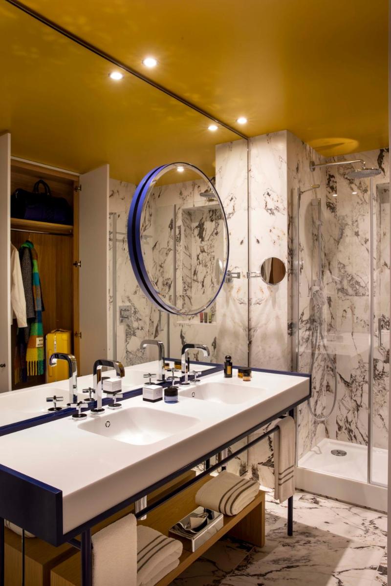 Salle de bains dans l'établissement Hôtel Bel Ami