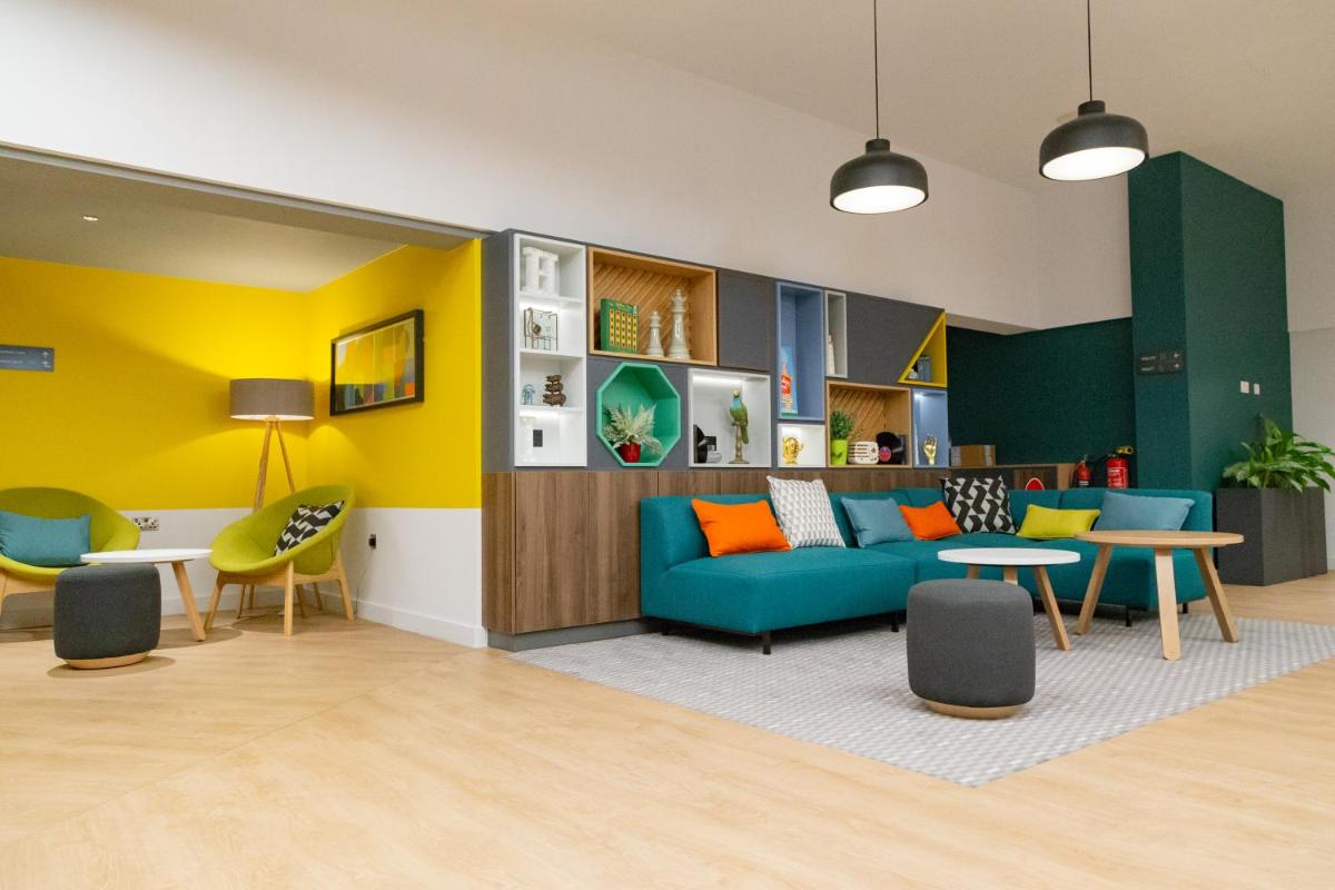 Holiday Inn Newport, an IHG Hotel - Housity