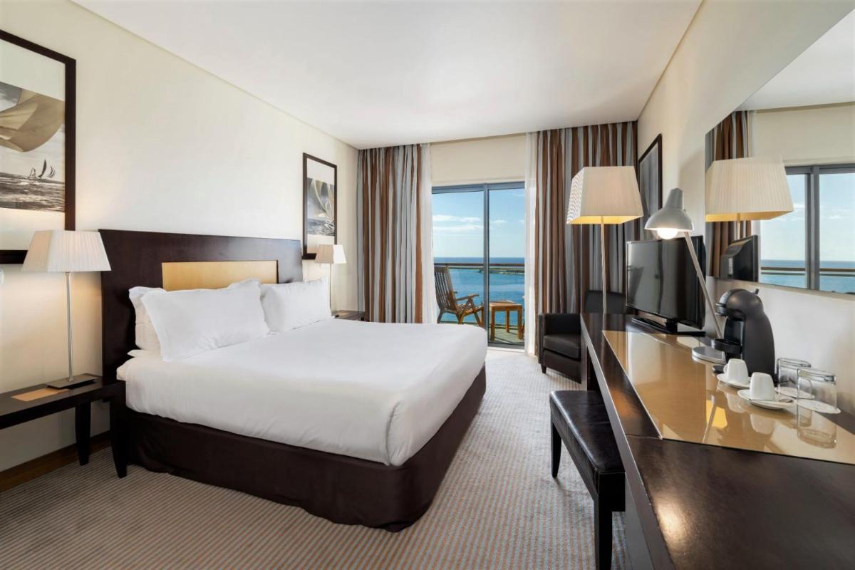 Uma cama ou camas num quarto em Hotel Marina Atlântico