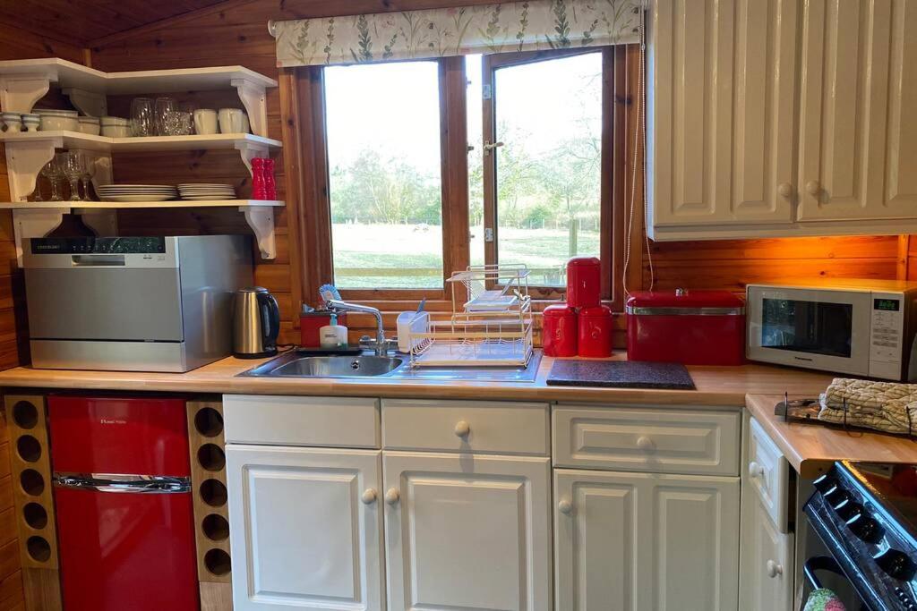 The Cabin at The Oaks - Housity