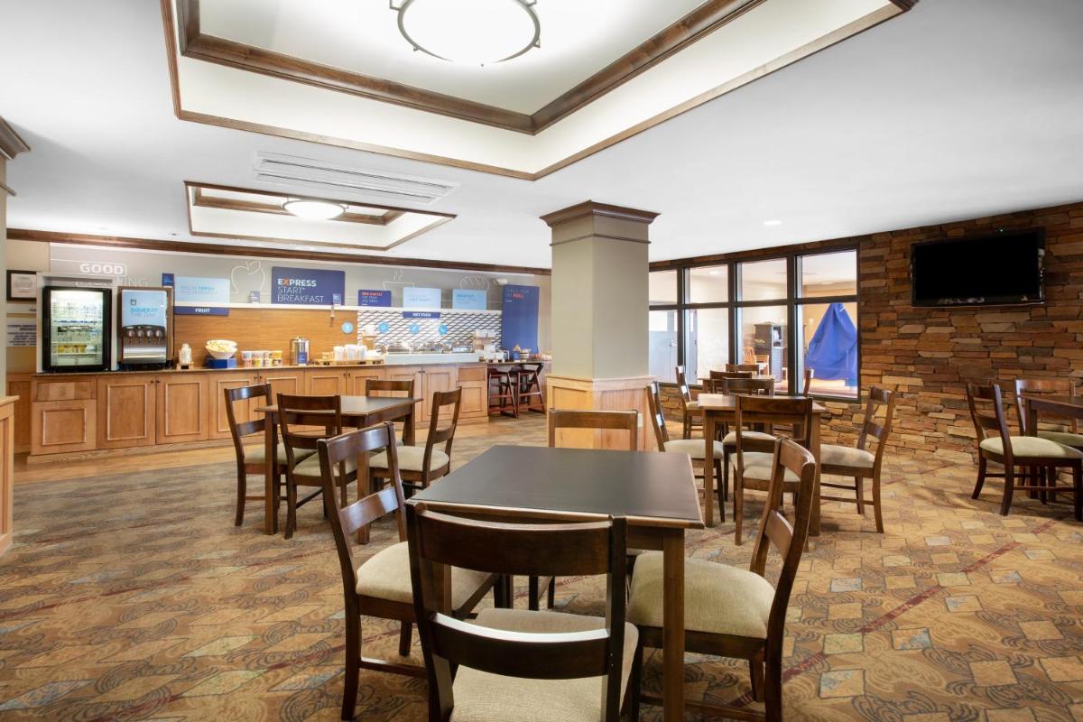 Holiday Inn Express Hotel & Suites Lander by IHG - Housity
