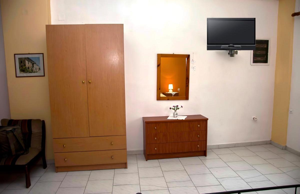 Holiday Studio Apartments Tonia - Pelekas Beach, Corfu - Housity