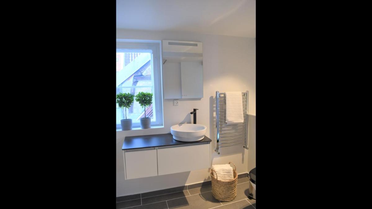 Sanders Old Square - Smart One-Bedroom Apartment Near Strøget - Housity