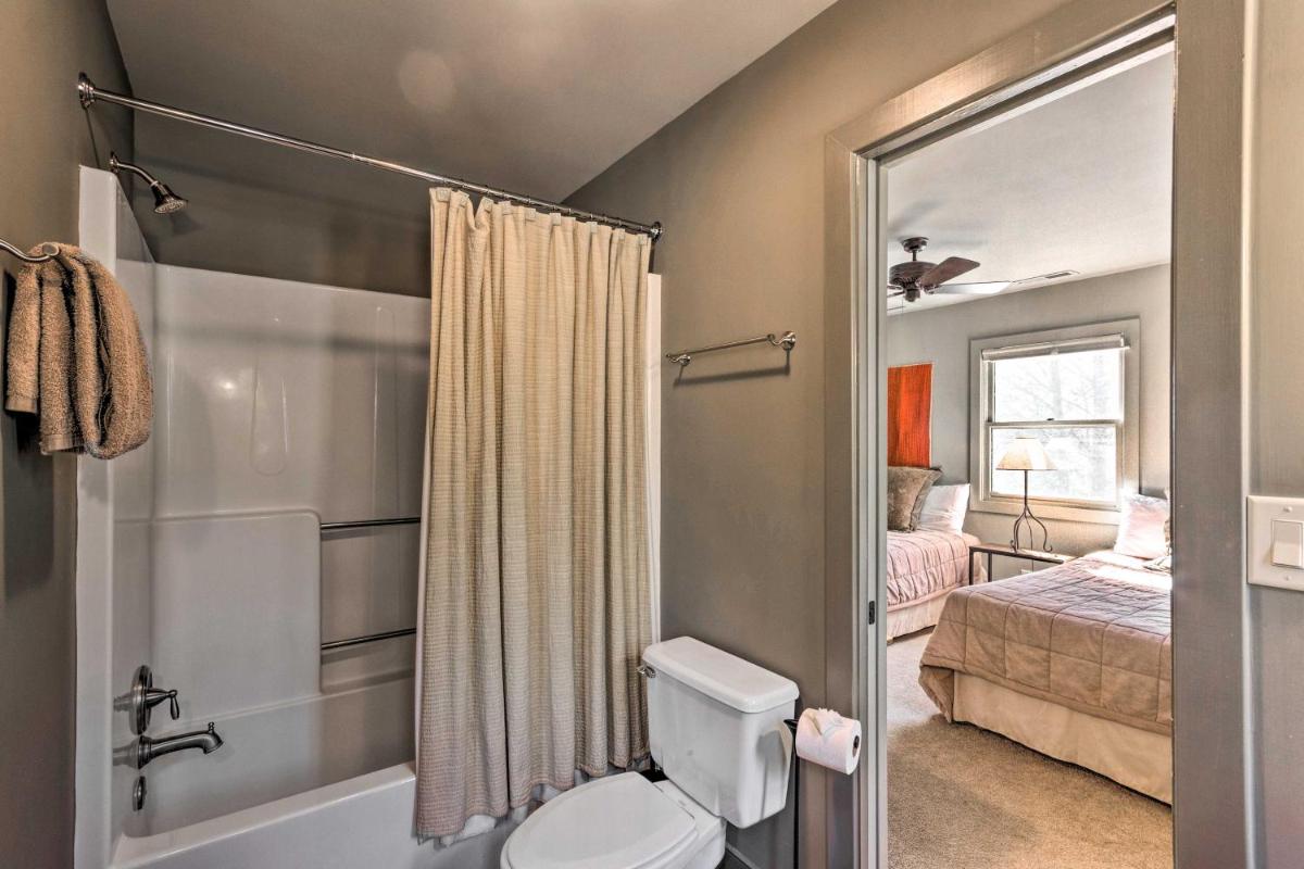 Luxe Rumbling Bald Home with Deck and Mountain View - Housity