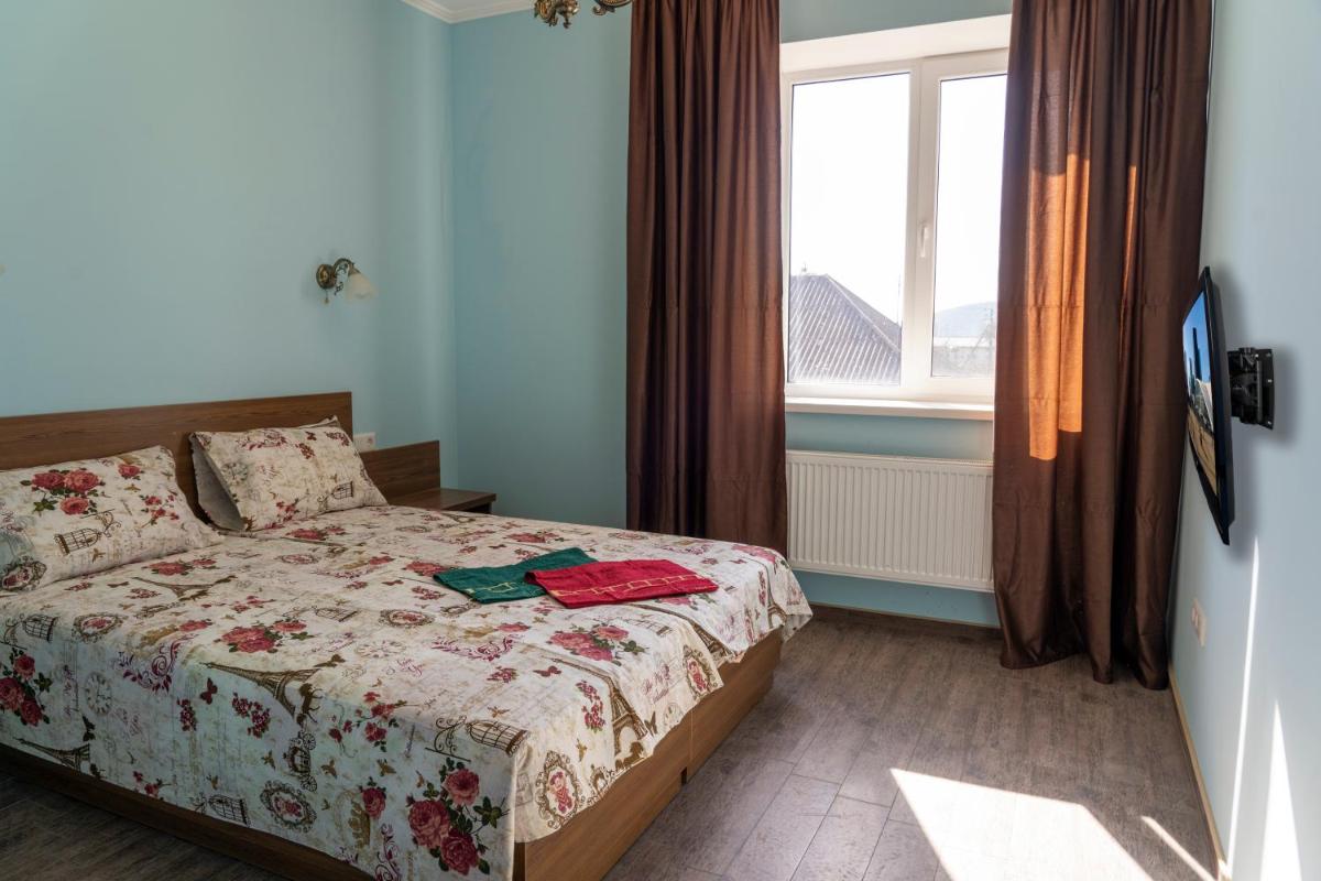 Zakarpatskiy Oazis - Housity