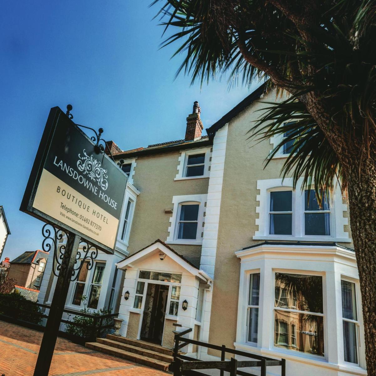 Lansdowne House with Private Car Park - Housity