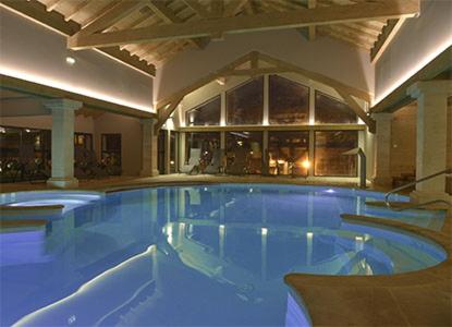 Piscine de l'établissement Le Grand Hotel & Spa ou située à proximité