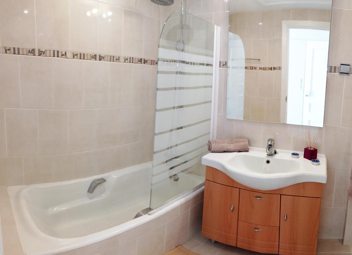 Puerto Marina luxury apartment with sea views - Housity