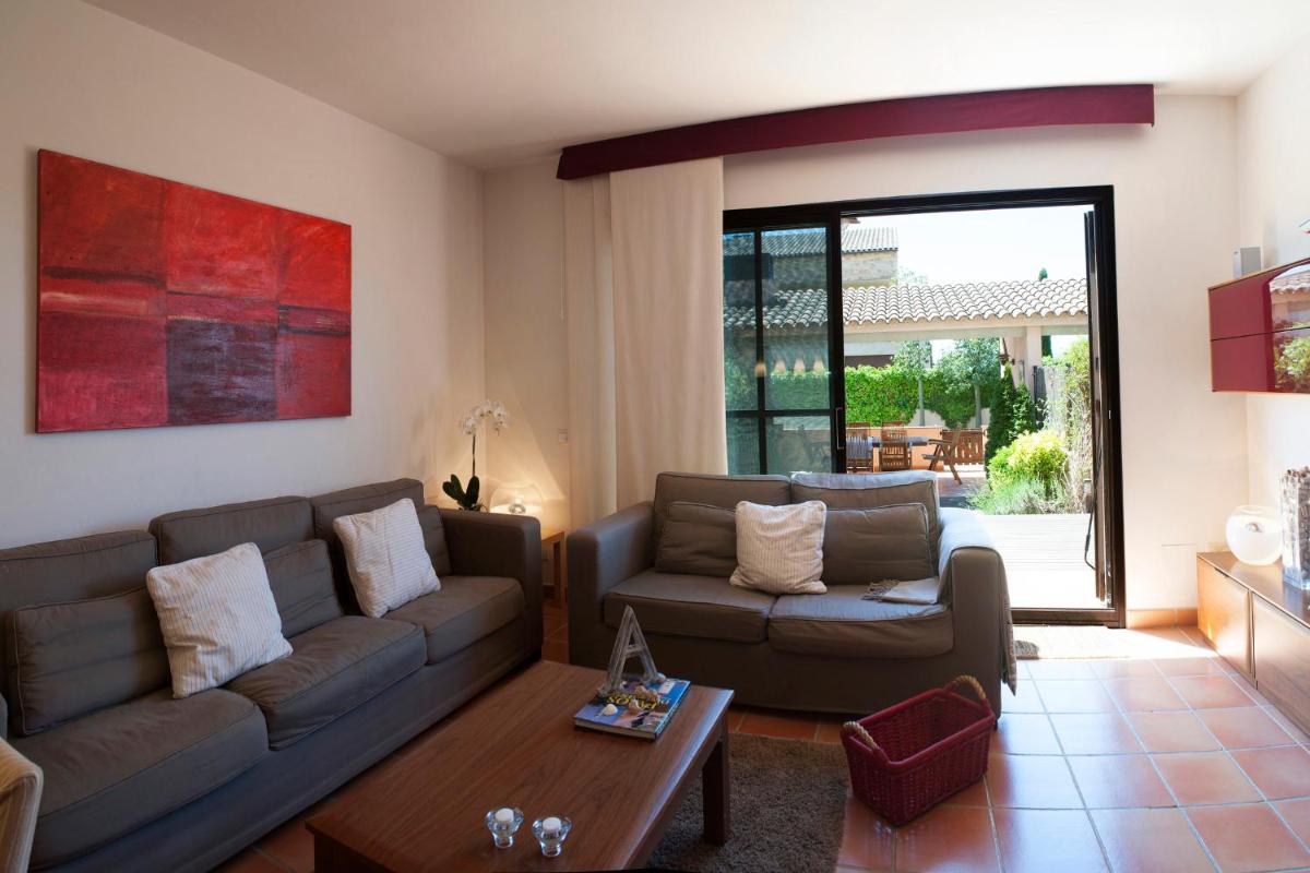 Costa Brava Parlava 2 - Housity