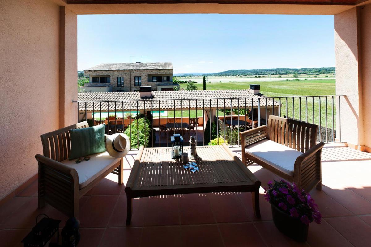 Costa Brava Parlava 2 - Housity
