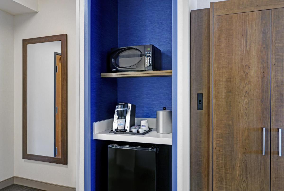 Holiday Inn Express Newport by IHG - Housity