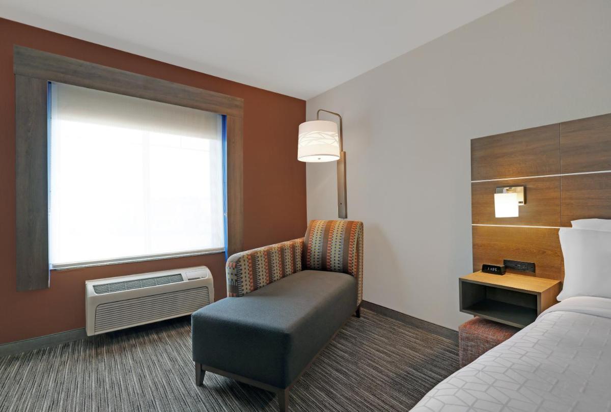 Holiday Inn Express Newport by IHG - Housity