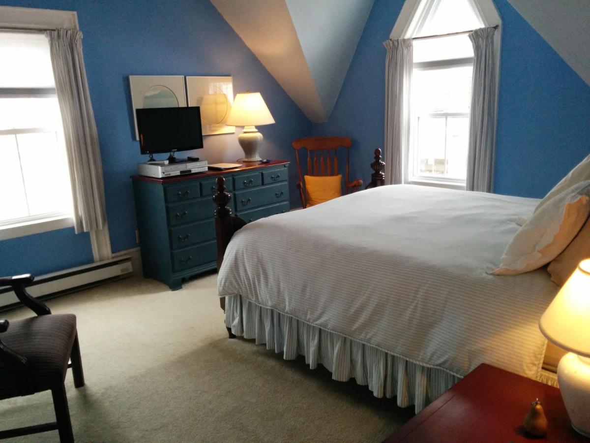 Fairmont House Bed & Breakfast - Housity