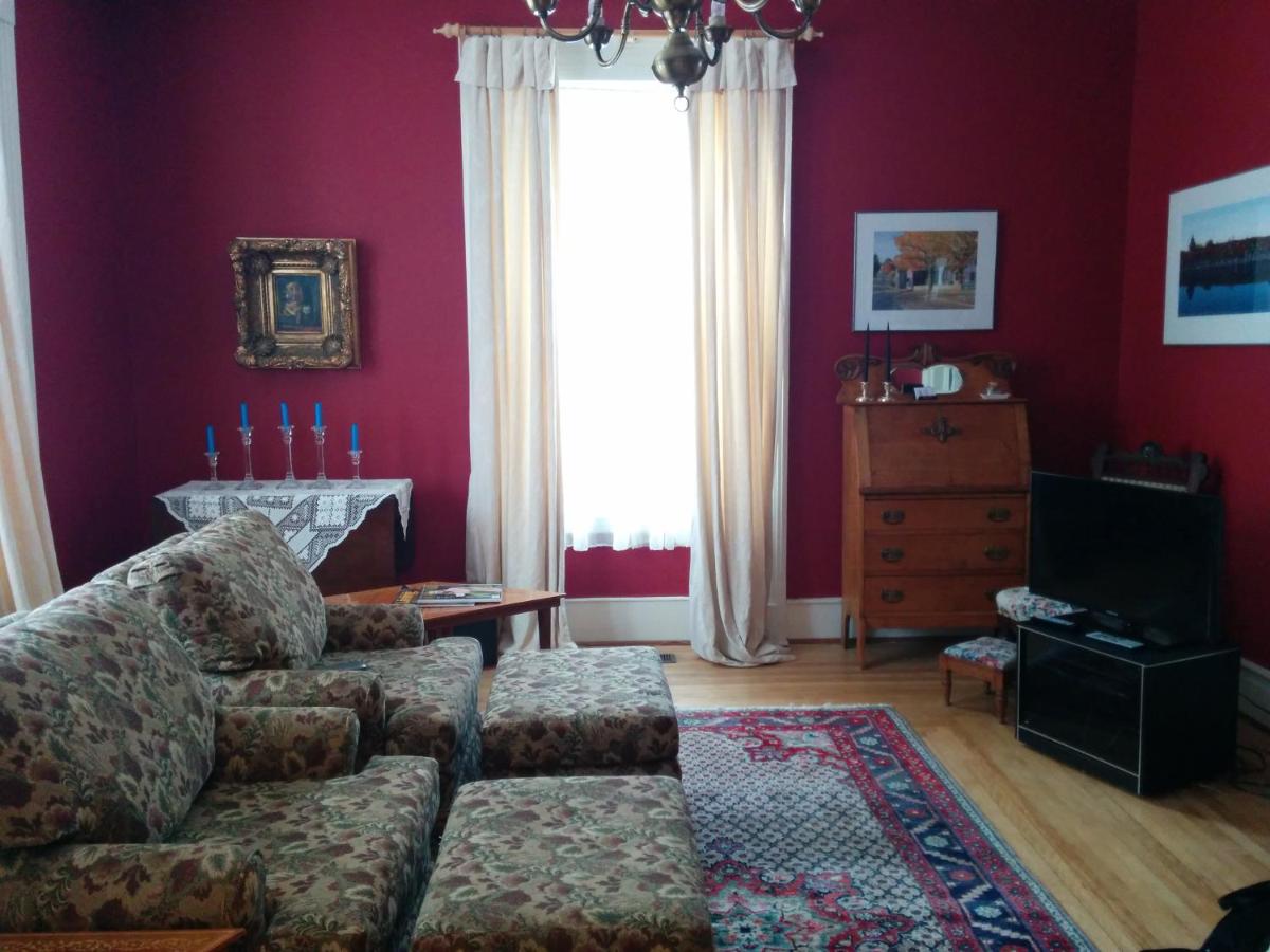 Fairmont House Bed & Breakfast - Housity
