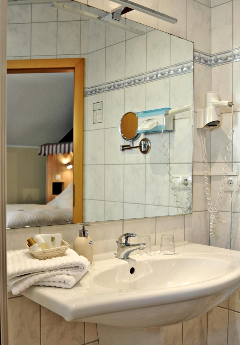 Hotel Restaurant Bürgerklause Tapken - Housity