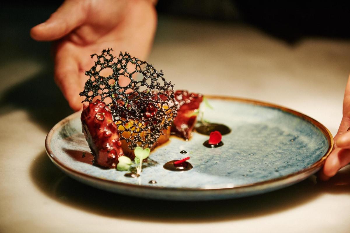 Comida en o cerca de este hotel