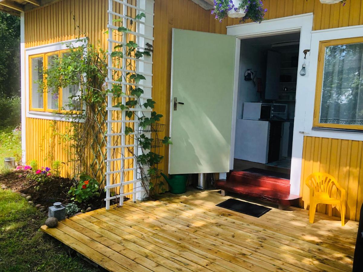 Apple tree cabin with river views - Housity