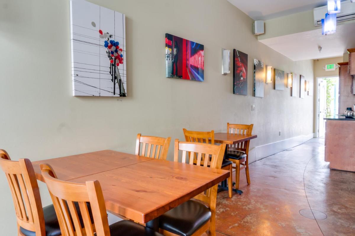 Pacific Blue Inn - Housity