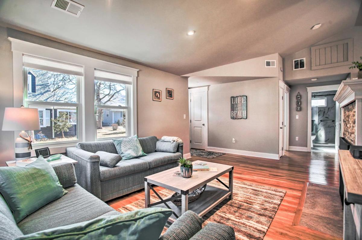 Updated Buzzards Bay Beach Cottage Walk to Shore! - Housity