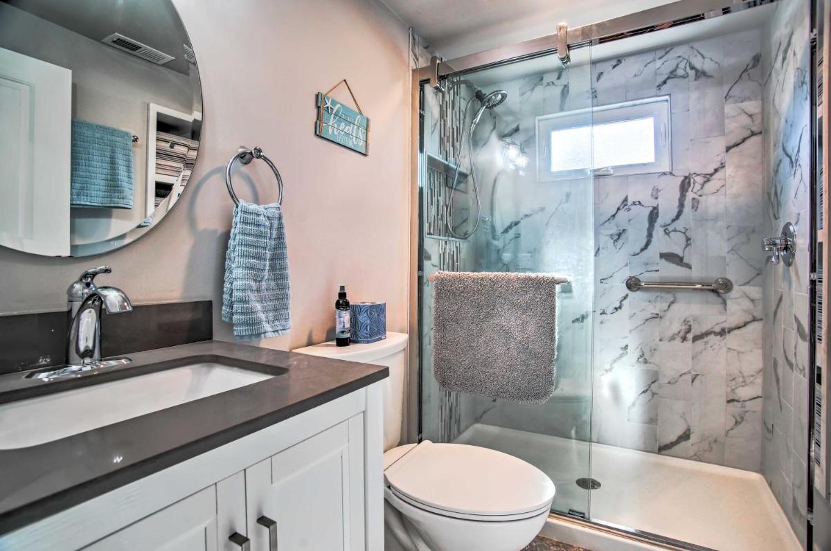 Updated Buzzards Bay Beach Cottage Walk to Shore! - Housity